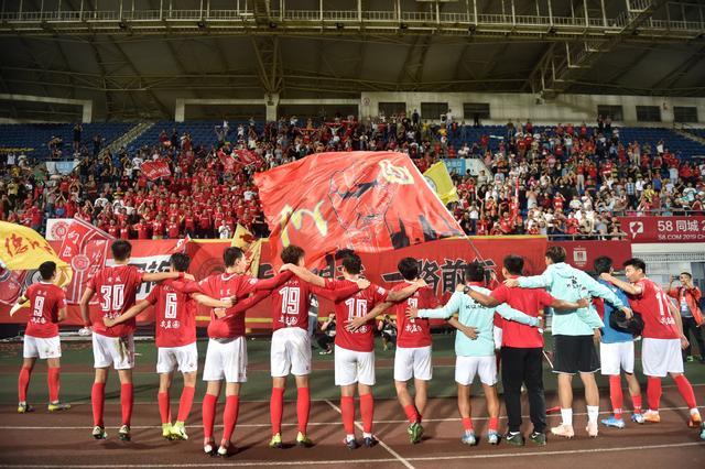 沃顿：从小就是梅西粉丝；格伊能在任何球队轻松开启职业生涯（沃顿谈偶像与队友：自小迷梅西；格伊在任何球队都能轻松起步）