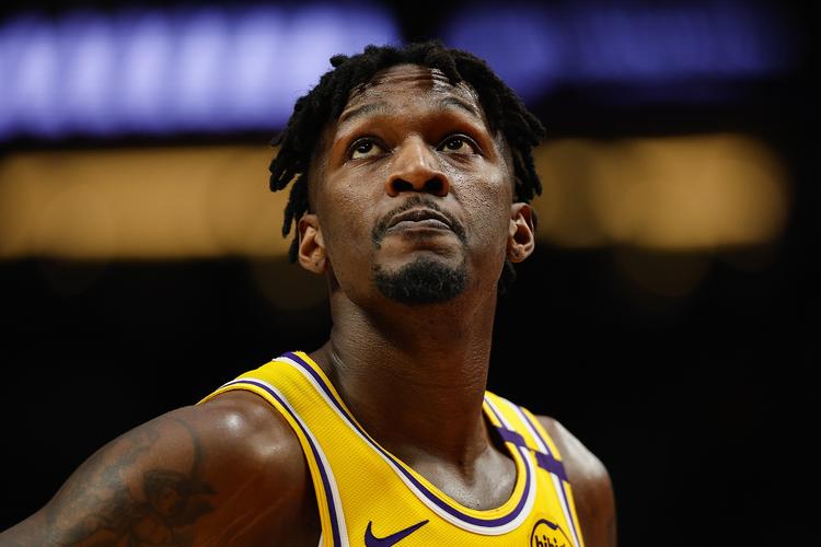 西媒：皇马球员告别“看心情踢球”，全队主动担责并力挺主帅（西媒：皇马将士不再“看心情踢”，全队自觉担责力挺主帅）