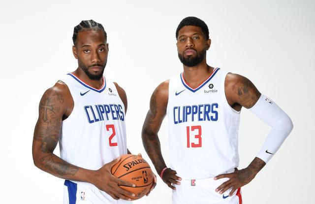 禁区爆射破门，39岁胡尔克达成生涯500球里程碑（39岁胡尔克禁区重炮破网，职业生涯第500球达成）