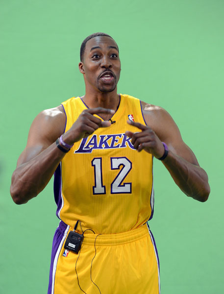 球迷调侃詹姆斯没头发，后者回应：你知道我有，而且多的是（球迷调侃詹皇秃头，詹姆斯回怼：我头发多着呢）