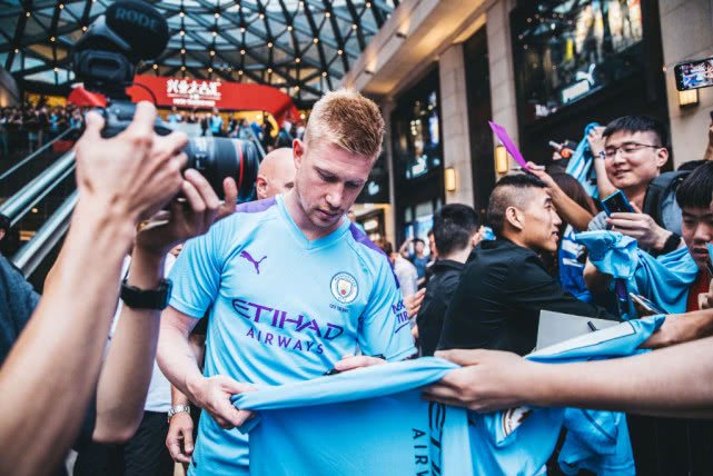 荷甲战报：费尔曼、佩皮破门，埃因霍温2-0战胜海伦芬（埃因霍温2-0力克海伦芬，费尔曼与佩皮相继破门）