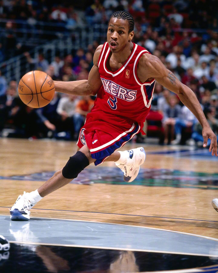 希勒评英超本轮最佳阵容：埃泽领衔，内托、皮克福德等人在列（希勒评出英超本轮最佳阵容：埃泽压阵，内托与皮克福德入选）