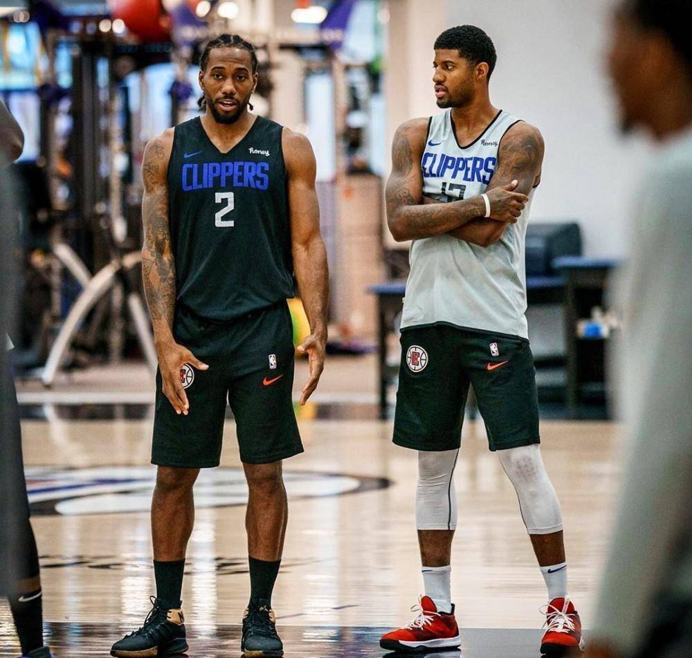 未来可期！奎因+费尔斯均得分20+，投篮命中率皆超50%（前景光明！奎因与费尔斯各砍20+，投篮命中率双双破50%）