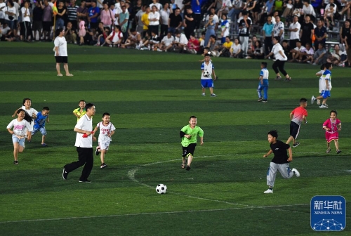 金塞拉：巴黎已重启扎巴尔尼谈判，热刺在关注局势（金塞拉：巴黎重启与扎巴尔尼的谈判，热刺正密切关注动向）