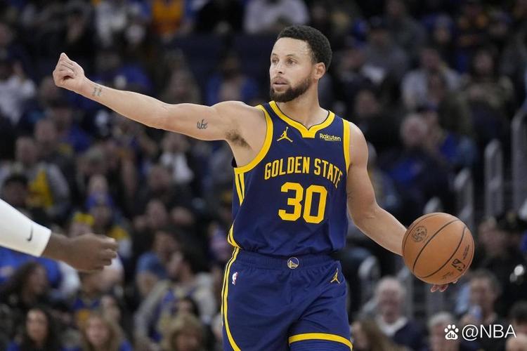 C罗致敬帕特里西奥：感谢你所做的一切，你将名垂青史（C罗向帕特里西奥致意：感谢所有付出，你的名字必将载入史册）