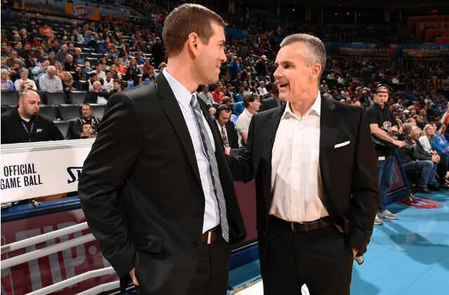 罗马诺：斯洛特在队内的权威不降反升，他需要萨拉赫主动道歉（罗马诺：斯洛特威信不降反升，需萨拉赫主动致歉）