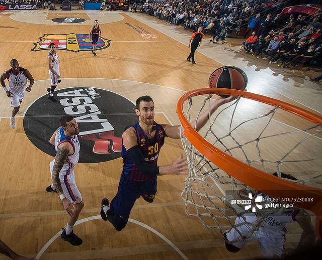 勇士&鹈鹕半场合计命中3记三分，命中率同为9.1%（勇士与鹈鹕半场三分共中3球，命中率均为9.1%）