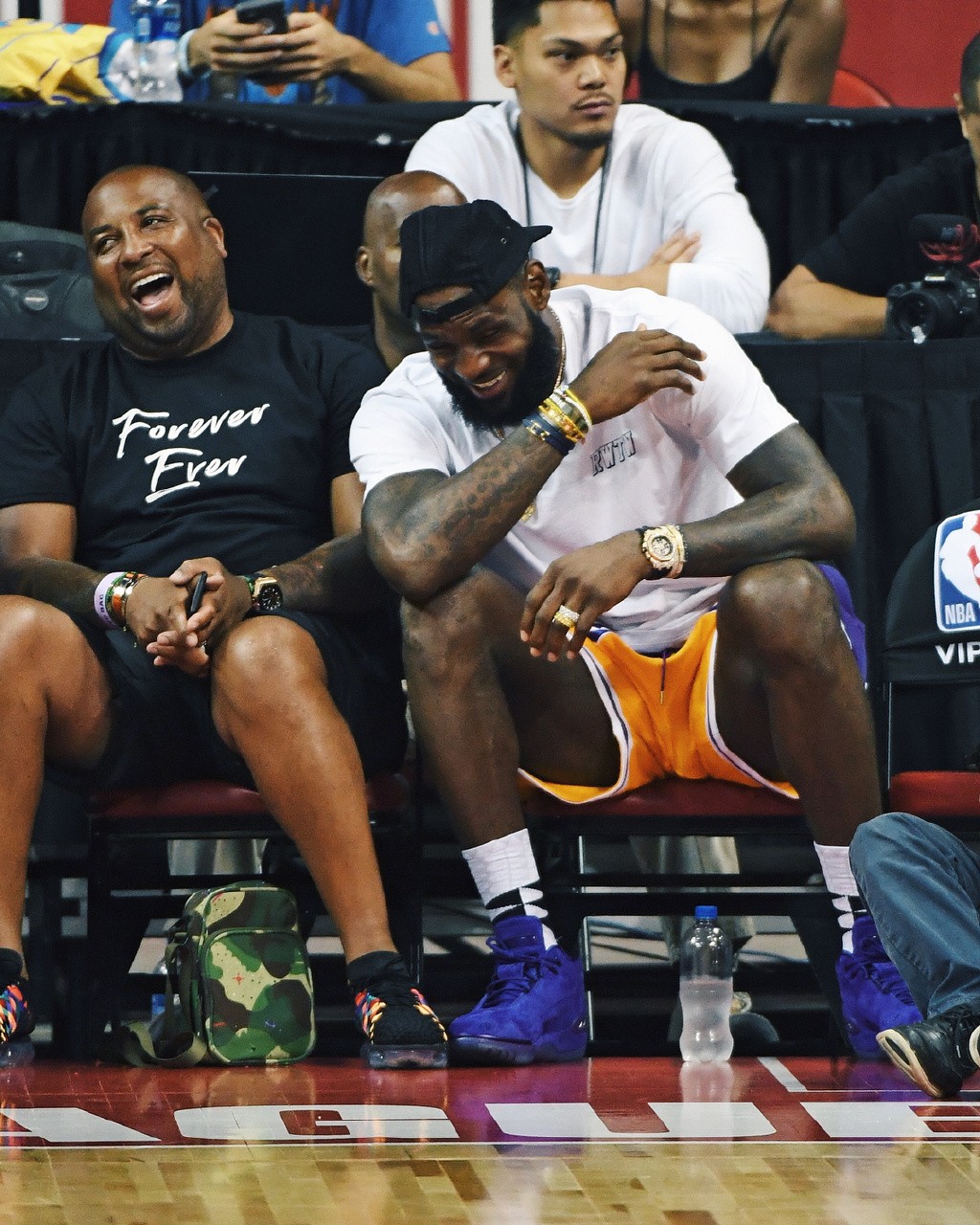 哈登：现如今每个人都在用后撤步，这绝对是我引以为傲的一点（哈登：如今后撤步遍地开花，这让我倍感自豪）