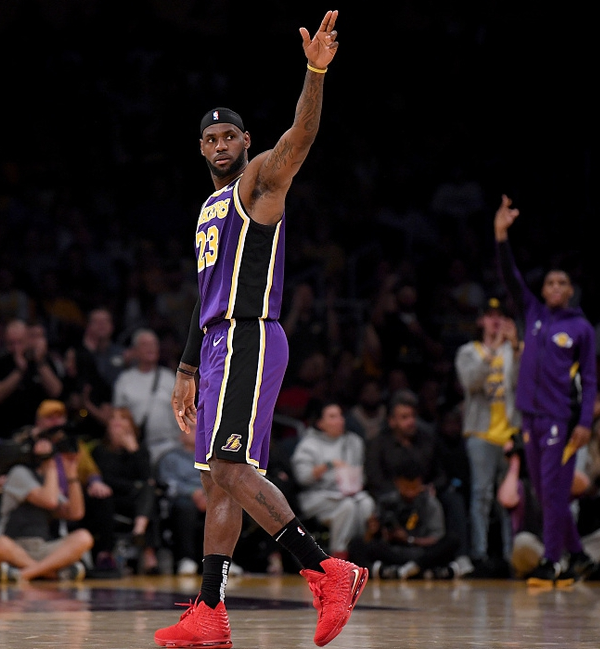 第一节比赛还剩30.3秒！首钢叫暂停，江苏22比28北京（首节还剩30.3秒，首钢请求暂停：江苏22-28北京）