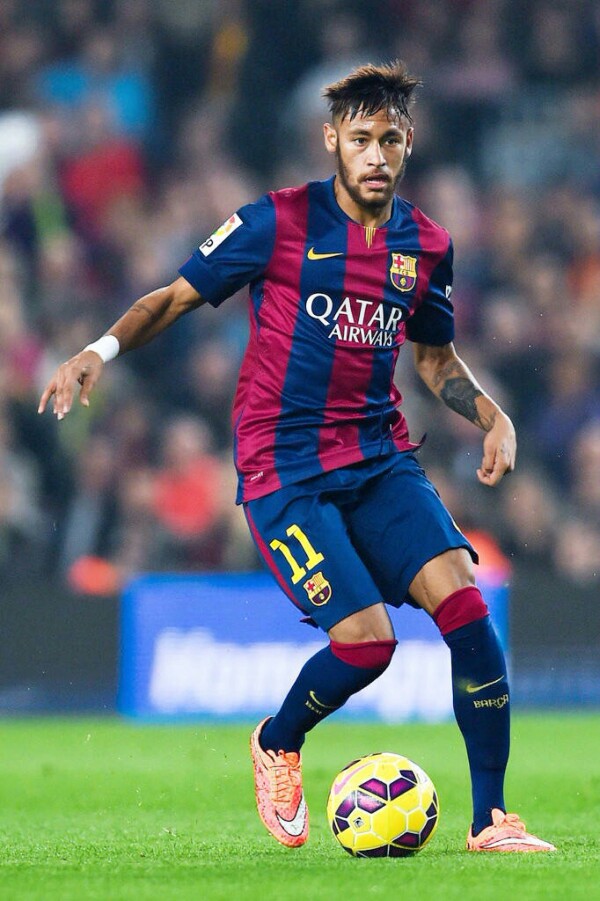 西班牙此前10次对阵乌拉圭5胜5平保持不败，打进16球丢8球（西班牙近10次对阵乌拉圭取得5胜5平不败战绩，共打入16球失8球）