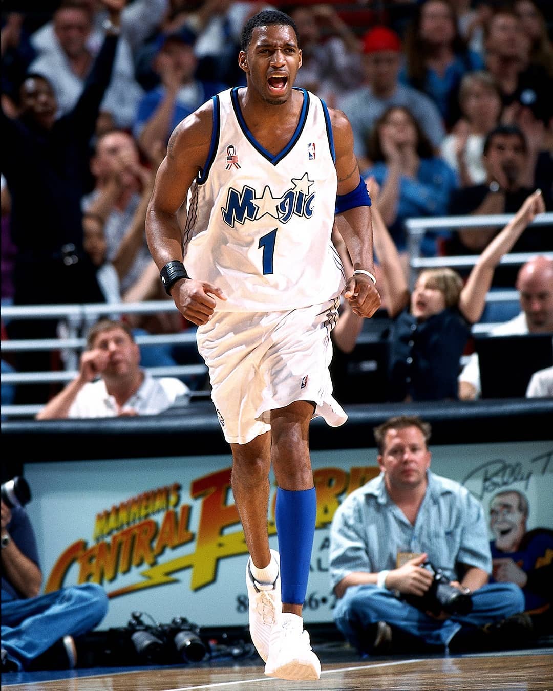 西甲战报：亚马尔传射，奥尔莫双响，巴塞罗那3-1阿拉维斯（西甲：奥尔莫梅开二度，亚马尔传射，巴萨3-1力克阿拉维斯）