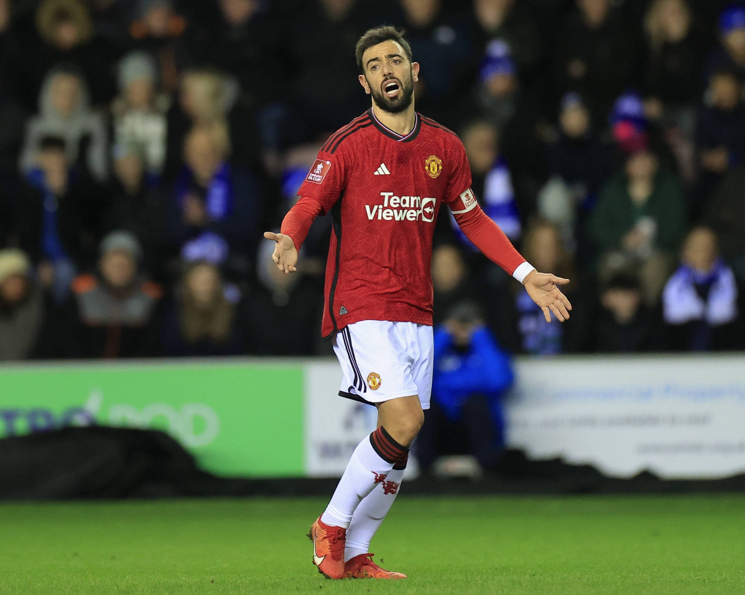 传闻：曼联、罗马和斯图加特也在关注18岁昂热前锋谢里夫（据悉，曼联、罗马与斯图加特正考察昂热18岁前锋谢里夫）