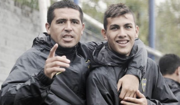 兰多·诺里斯领取个人第一座F1车手世界冠军奖杯（兰多·诺里斯捧起生涯首座F1车手世界冠军奖杯）